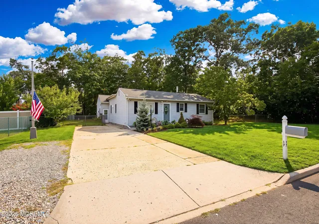 2nd image of 17 Locust Rd, Howell, NJ 07731 | MLS# 22622052