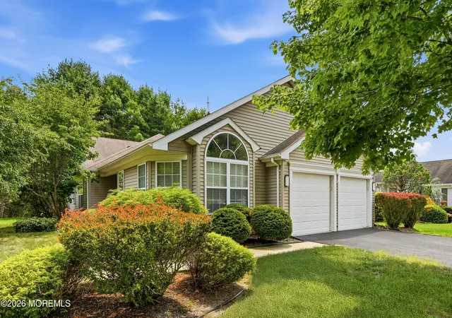 2nd image of 39 Valley Stream Ln, Lakewood, NJ 08701 | MLS# 22622073