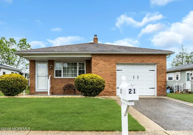 Photo 1 of Single family home for sale at 21 Maracaibo Pl, Toms River, NJ 08757 | MLS# 22622483 | Listing updated on 2026-09-28