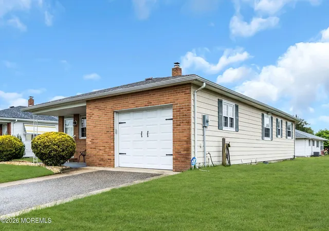 Photo 2 of Single family home for sale at 21 Maracaibo Pl, Toms River, NJ 08757 | MLS# 22622483 | Listing updated on 2026-09-28