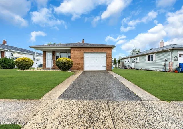 Photo 4 of Single family home for sale at 21 Maracaibo Pl, Toms River, NJ 08757 | MLS# 22622483 | Listing updated on 2026-09-28
