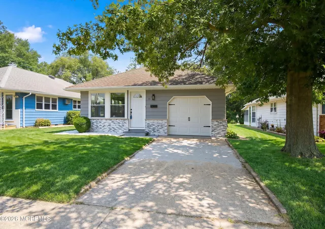 Photo 3 of Single family home for sale at 76 Mount Fairweather Ln, Toms River, NJ 08753 | MLS# 22622090 | Listing updated on 2026-09-01
