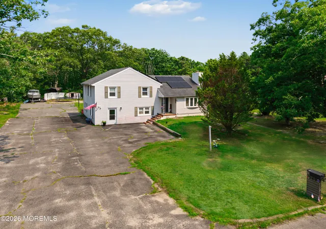 Photo 4 of Single family home for sale at 549 Gilford Ave, Toms River, NJ 08753 | MLS# 22622196 | Listing updated on 2026-09-03