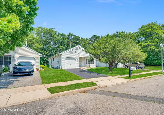 Photo 2 of Single family home for sale at 29 Woodchuck Ln, Brick, NJ 08724 | MLS# 22622936 | Listing updated on 2026-08-16