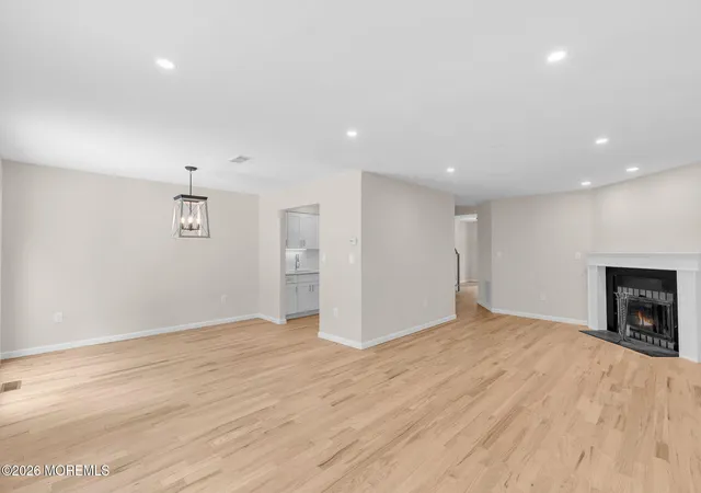 5th image of 14 Mayfair Ct, Little Silver, NJ 07739 | MLS# 22622596
