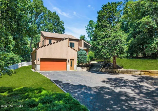 Photo 4 of Single family home for sale at 6 Sugar Ln, Holmdel, NJ 07733 | MLS# 22622416 | Listing updated on 2026-08-17