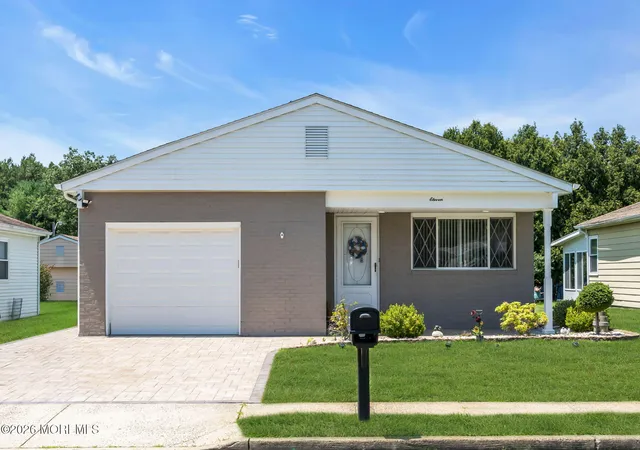 Photo 1 of Single family home for sale at 11 Burgess Ct, Toms River, NJ 08757 | MLS# 22622436 | Listing updated on 2026-10-04