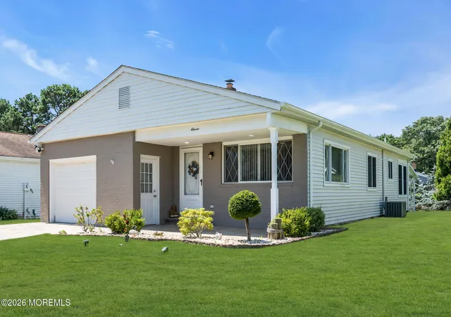 Photo 2 of Single family home for sale at 11 Burgess Ct, Toms River, NJ 08757 | MLS# 22622436 | Listing updated on 2026-10-04