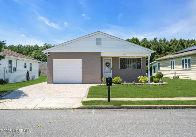 Photo 3 of Single family home for sale at 11 Burgess Ct, Toms River, NJ 08757 | MLS# 22622436 | Listing updated on 2026-10-04