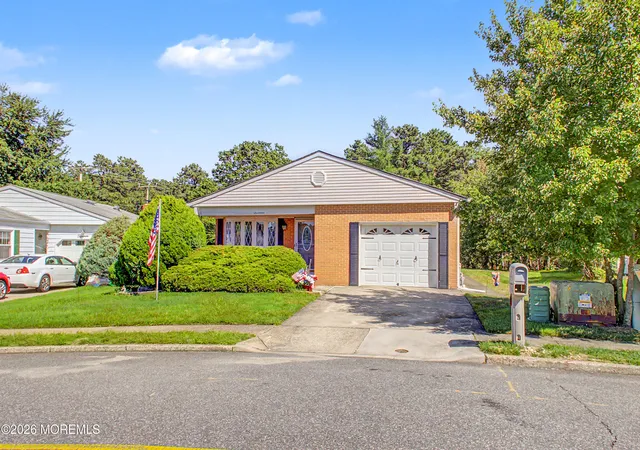 Photo 1 of Single family home for sale at 17 Freeport Ct, Toms River, NJ 08757 | MLS# 22622479 | Listing updated on 2026-09-11