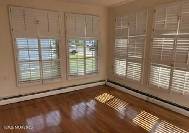 Photo 4 of Single family home for sale at 5 Leeward St, Toms River, NJ 08757 | MLS# 22622696 | Listing updated on 2026-09-21