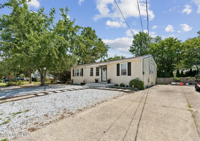 Photo 3 of Sale Pending at 328 Georgia Dr, Brick, NJ 08723 | MLS# 22622594 | Listing updated on 2026-09-28
