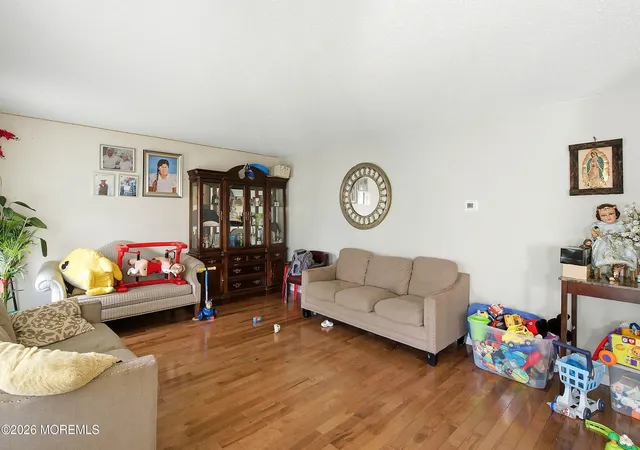 Photo 3 of Single family home for sale at 2115 Cedarview Dr, Toms River, NJ 08757 | MLS# 22623949 | Listing updated on 2026-08-04