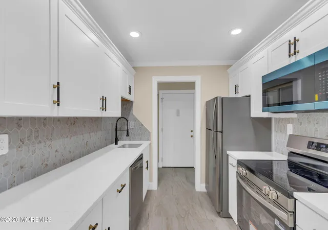 5th image of 39 Meadow Green Cir #D, Manalapan, NJ 07726 | MLS# 22623181