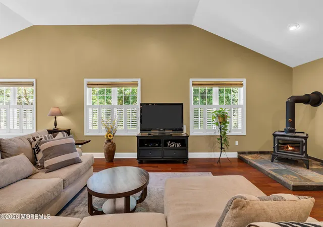 Photo 4 of Single family home for sale at 2 York Cir, Jackson, NJ 08527 | MLS# 22622801 | Listing updated on 2026-09-06