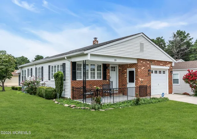 Photo 3 of Single family home for sale at 19 Redhook Bay Dr, Toms River, NJ 08757 | MLS# 22622793 | Listing updated on 2026-09-28