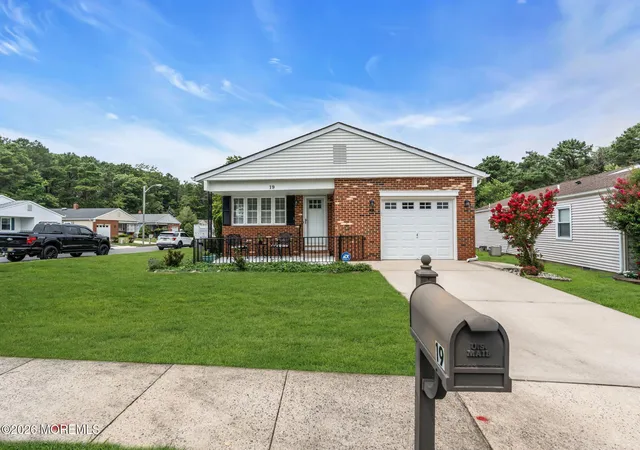Photo 3 of Single family home for sale at 19 Redhook Bay Dr, Toms River, NJ 08757 | MLS# 22622793 | Listing updated on 2026-09-28
