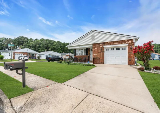 Photo 4 of Single family home for sale at 19 Redhook Bay Dr, Toms River, NJ 08757 | MLS# 22622793 | Listing updated on 2026-09-28