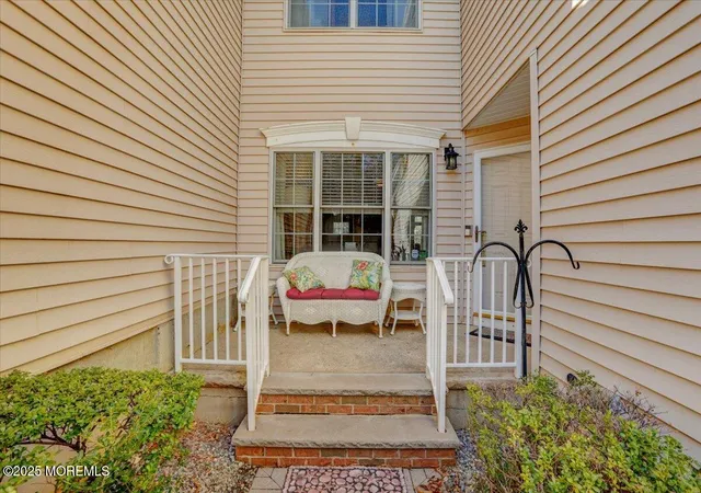 5th image of 102 Whitlock Ct, Manalapan, NJ 07726 | MLS# 22622738
