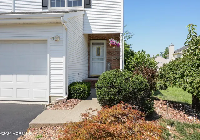 3rd image of 40 Lenny Ct, Matawan, NJ 07747 | MLS# 22622773