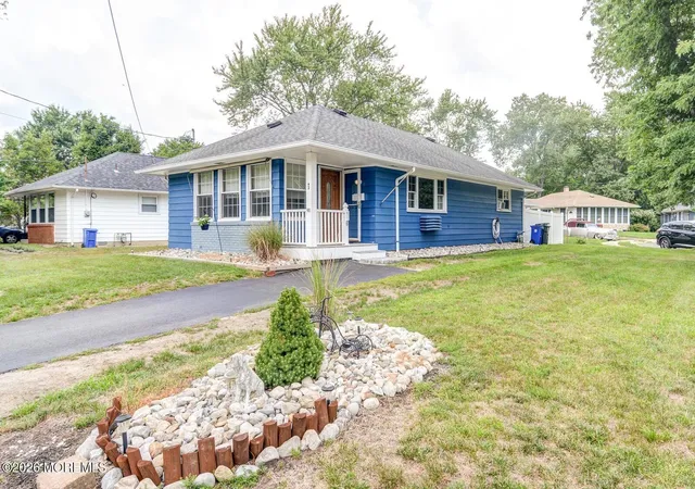 Photo 2 of Sale Pending at 2 Catalina Ct, Toms River, NJ 08753 | MLS# 22622923 | Listing updated on 2026-08-31