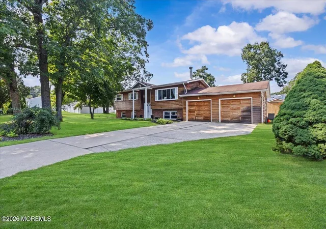Photo 3 of Single family home for sale at 1625 Commonwealth Blvd, Toms River, NJ 08757 | MLS# 22623249 | Listing updated on 2026-08-31