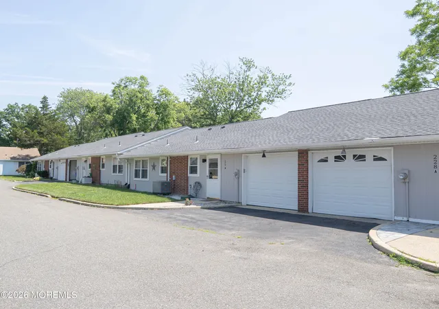 Photo 4 of Single family home for sale at 228b Buckingham Ct, Lakewood, NJ 08701 | MLS# 22623061 | Listing updated on 2026-07-28