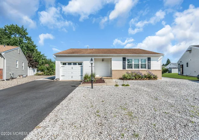 2nd image of 17 Wiltshire Ct, Toms River, NJ 08757 | MLS# 22623121