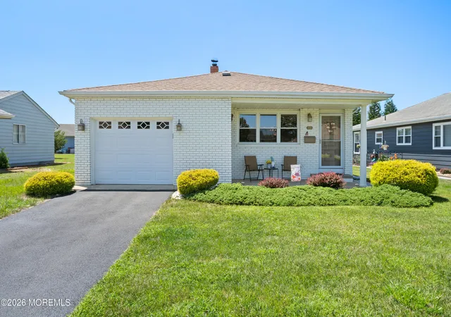 Photo 3 of Single family home for sale at 11 Andros St, Toms River, NJ 08757 | MLS# 22623108 | Listing updated on 2026-09-29