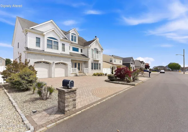2nd image of 17 Lagoon Dr W, Toms River, NJ 08753 | MLS# 22623187