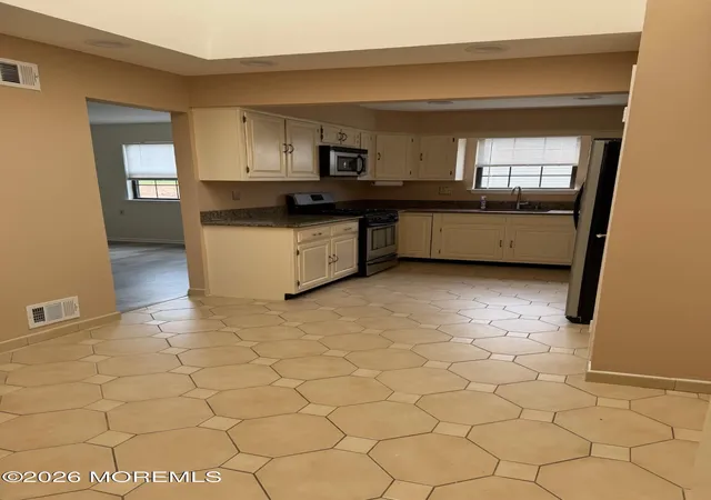 4th image of 30 Oriel Wy, Marlboro, NJ 07746 | MLS# 22623372