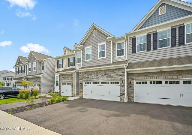 3rd image of 4039 Heron Dr, Farmingdale, NJ 07727