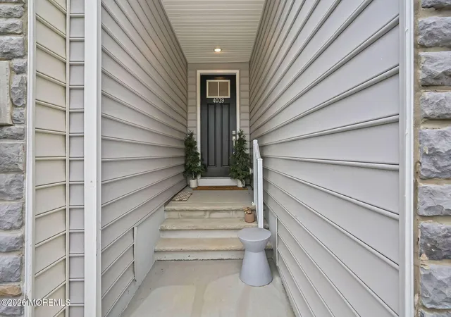 4th image of 4039 Heron Dr, Farmingdale, NJ 07727