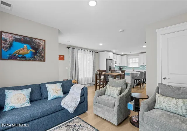 3rd image of 14 Elder St, Mantoloking, NJ 08738