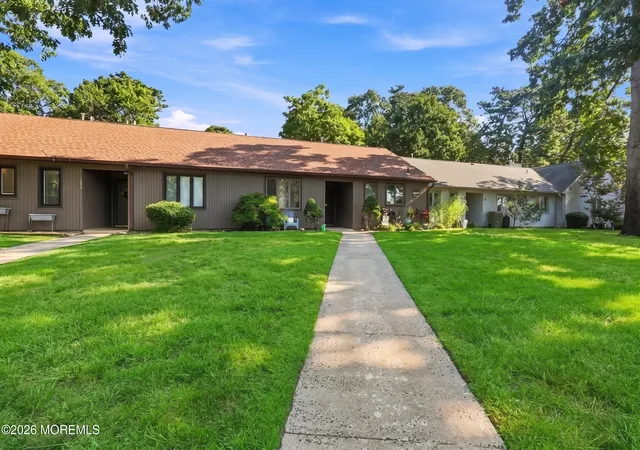 Listing Photo 4 - Condo for sale in building located at 203 Clipper Ct, Toms River, NJ 08753 - Unit #203