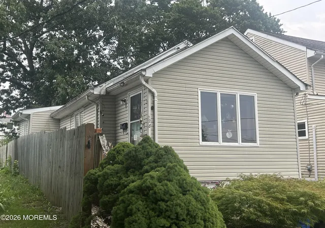 Photo 3 of Sale Pending at 128 Chamone Ave, Leonardo, NJ 07737 | MLS# 22623352 | Listing updated on 2026-09-13