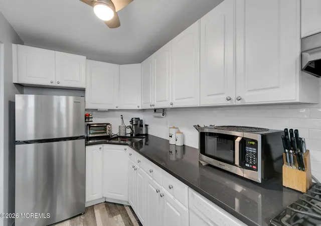 Listing Photo 5 - Condo for sale in building located at 160 Manor Dr, Red Bank, NJ 07701