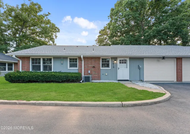 3rd image of 681 New Castle Ct #B, Lakewood, NJ 08701 | MLS# 22623500