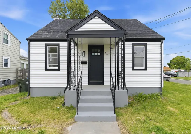 1st image of 33 Morris St, Burlington, NJ 08016 | MLS# 22623373