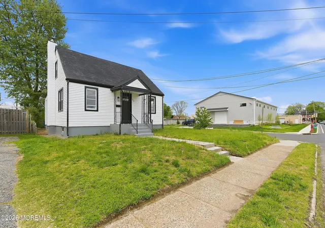2nd image of 33 Morris St, Burlington, NJ 08016 | MLS# 22623373
