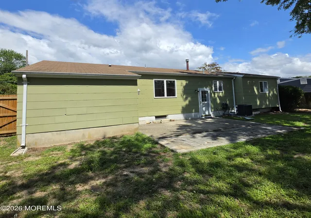 Photo 2 of Single family home for sale at 939 Gloucester Dr, Toms River, NJ 08753 | MLS# 22623381 | Listing updated on 2026-09-28