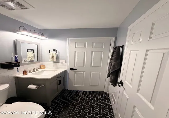 2nd image of 704 Wellington Pl, Matawan, NJ 07747