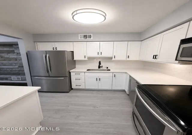 4th image of 704 Wellington Pl, Matawan, NJ 07747