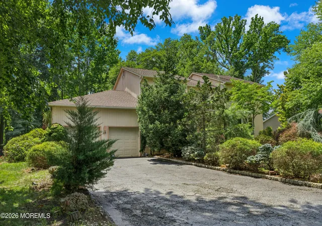 3rd image of 40 Vista Dr, Morganville, NJ 07751 | MLS# 22623487