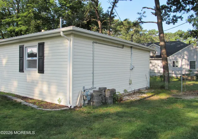 3rd image of 913 Larchmont St, Toms River, NJ 08757 | MLS# 22623604