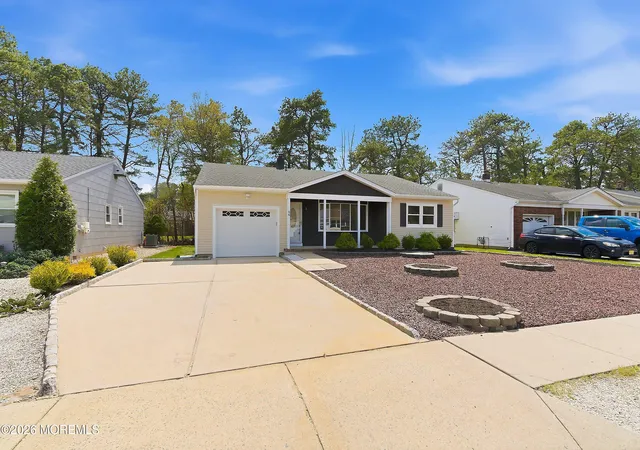 2nd image of 46 Auburn Rd, Toms River, NJ 08757 | MLS# 22623637