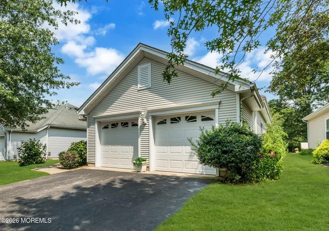 3rd image of 16 Bellflower Dr, Lakewood, NJ 08701 | MLS# 22624959