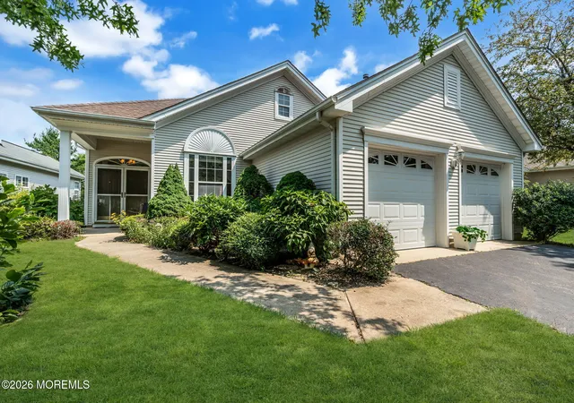 5th image of 16 Bellflower Dr, Lakewood, NJ 08701 | MLS# 22624959