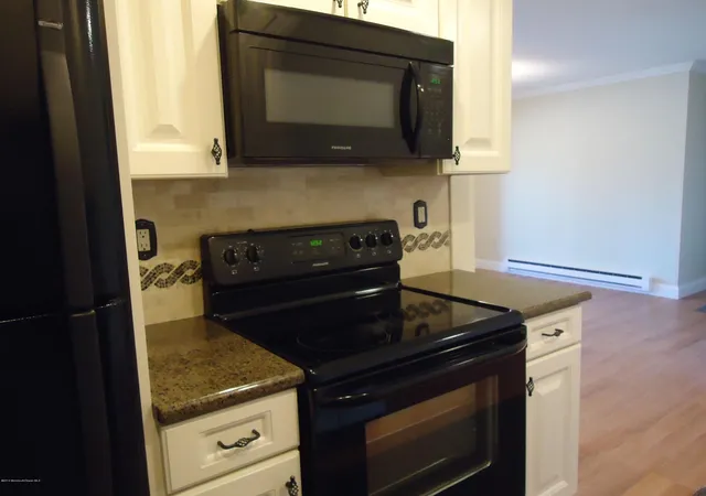 4th image of 142 Cross Slope Ct #F, Manalapan, NJ 07726 | MLS# 22623680