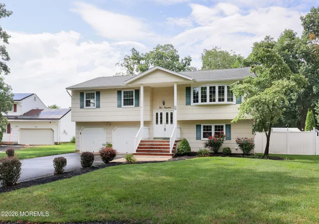 3rd image of 514 Oakview Dr, Toms River, NJ 08753 | MLS# 22623822